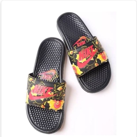 NWT Nike Benassi F University Red Black WMNS - Picture 3 of 8